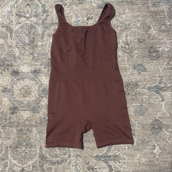 L Space Brown Ribbed Scoopneck Cutout Romper Seamless Brown Bodysuit M/L - Picture 3 of 5
